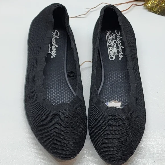 Skechers Black Women's Flats - Picture 1 of 6